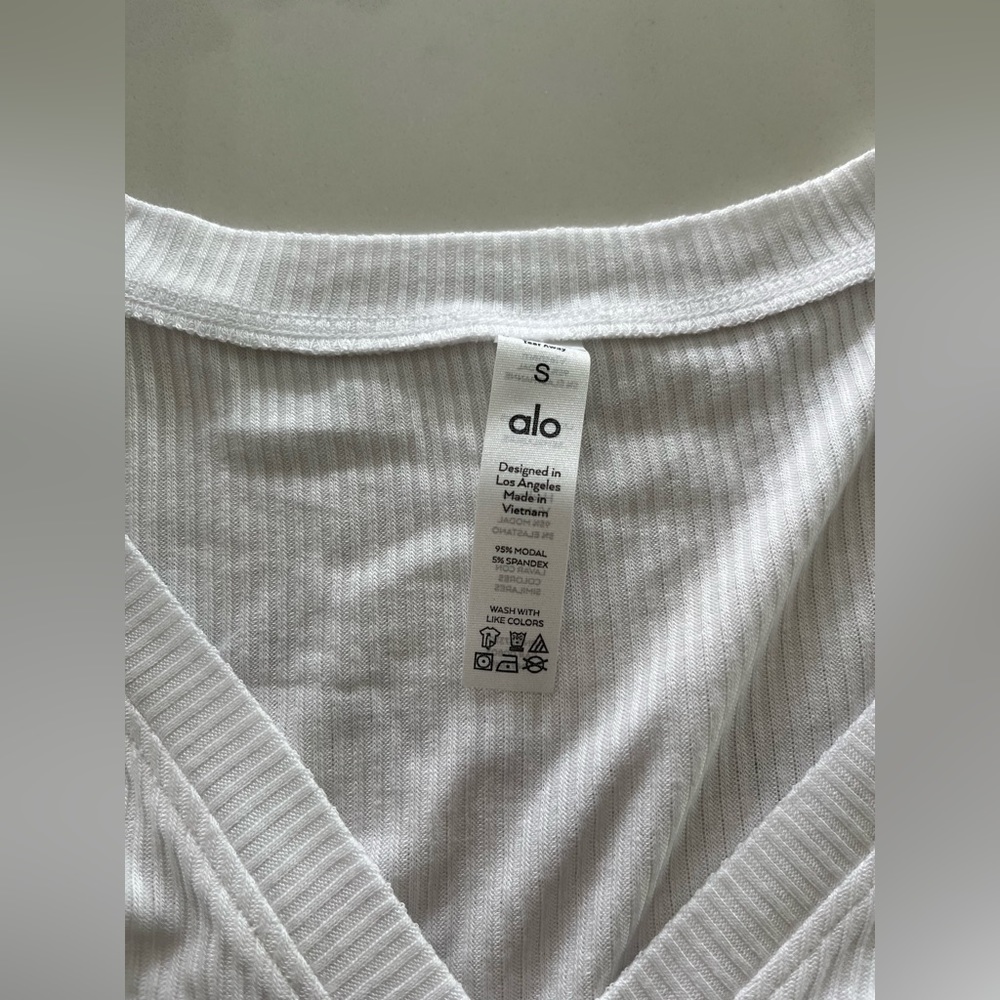 Brand new ALO top - Picture 3 of 8